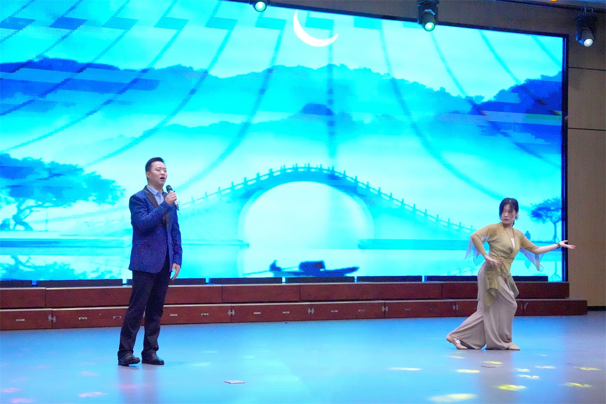 16彎彎的月亮.JPG 16彎彎的月亮.JPG